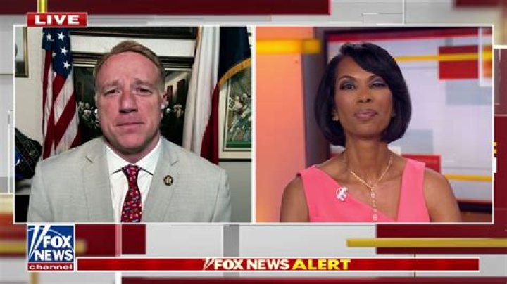 How Old is Harris Faulkner on Fox News: A Comprehensive Guide
